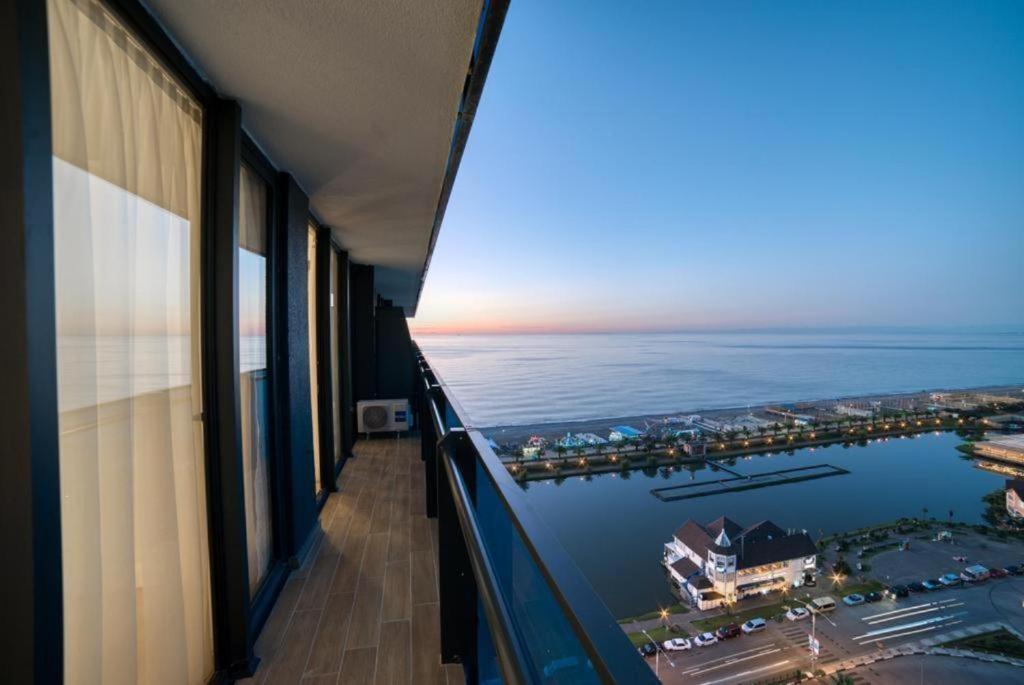 Orbi Hotel Batumi Esterno foto